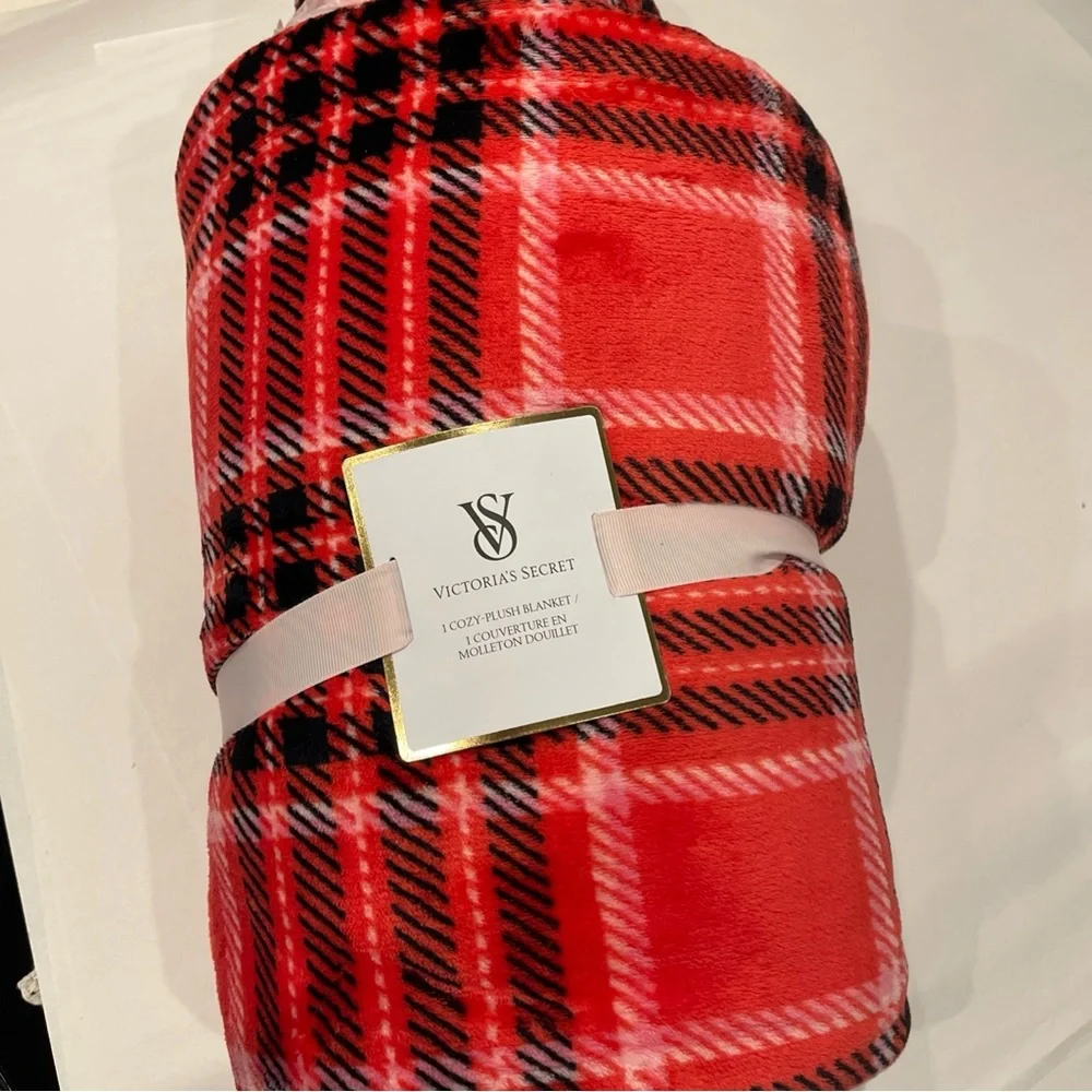 2024 Victoria's Secret Cozy Plush Tartan Plaid Blanket, Brand New With Tag $70.